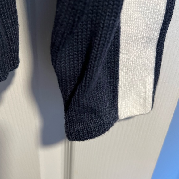 Tommy Hilfiger Navy sweater with white and minor red details. Size L. - Picture 6 of 9
